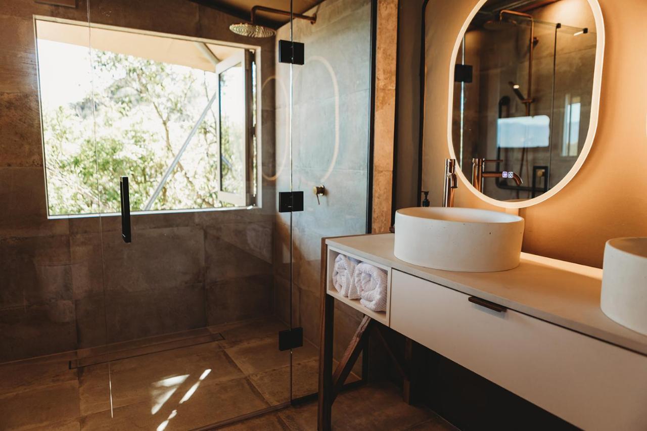Drift Off Grid Luxury Eco Glamping Hotell Tarakohe Exteriör bild